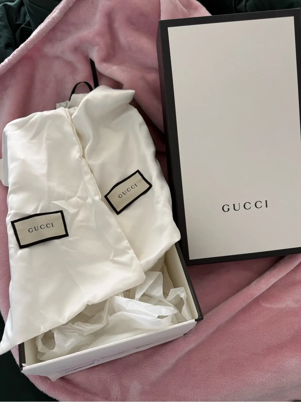 Gucci box contrasting